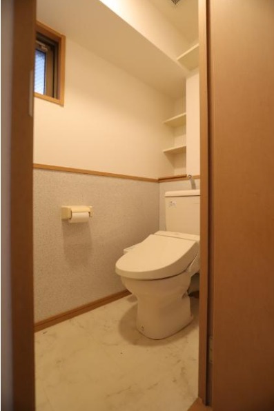 清潔感のあるトイレですね