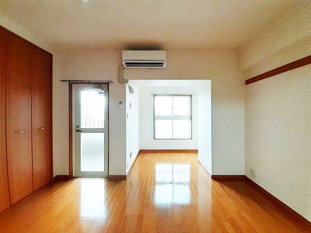 明るく広々としたリビングです。