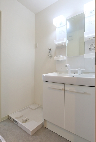 毎日の身支度もしやすい洗面所です