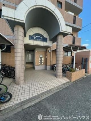 駐輪スペースがあるエントランス