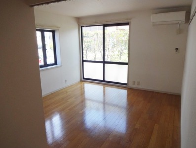 日当たりのいい広々としたお部屋です。