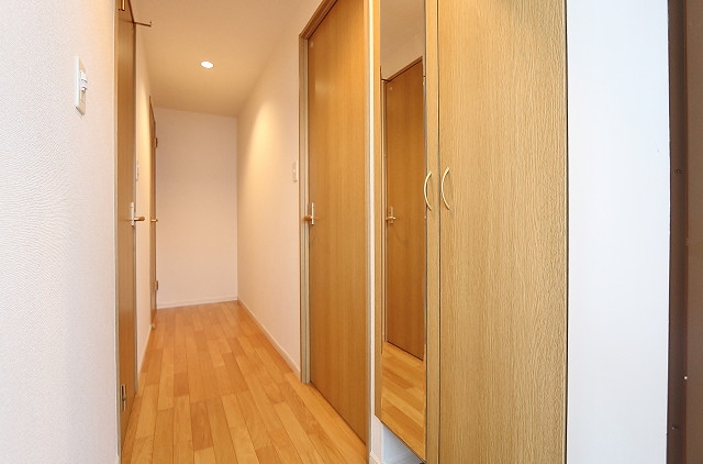 姿鏡で出勤前に身だしなみのチェックが出来ますね