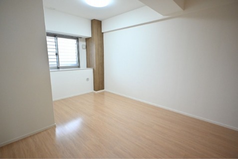 こちらは寝室にぴったりの洋室です