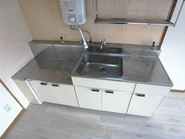 キッチン新品になります。