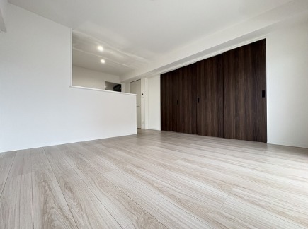 家具の配置に困らないリビングですね