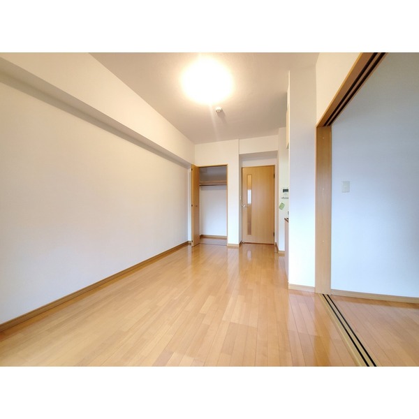 家具の配置に困らないリビングですね