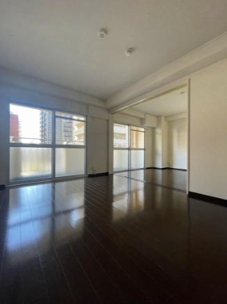 各部屋に収納がございます。