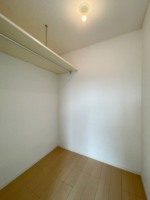 嬉しいウォークインクローゼット付きです