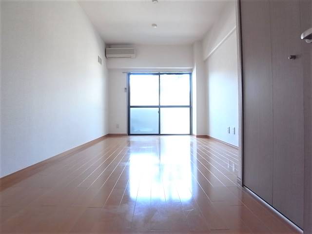 洋室は8.5帖もあります。