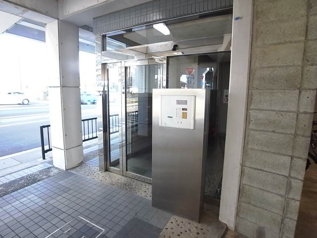 オートロックです。