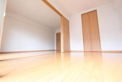 明るく広々としたお部屋です。