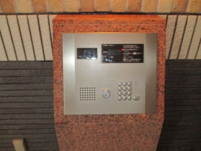 こちらでオートロックを解除します。