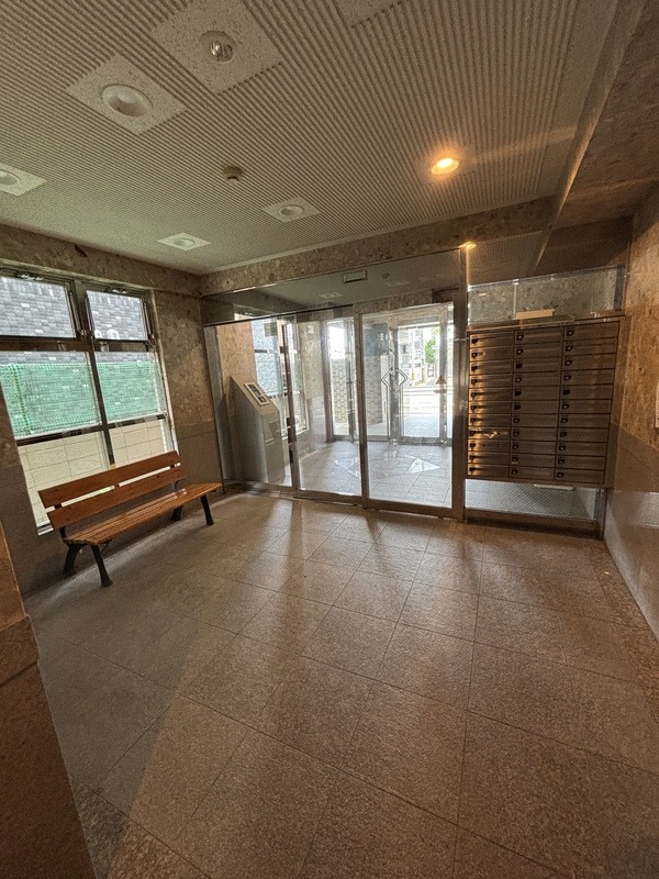 エントランスは綺麗に保たれています