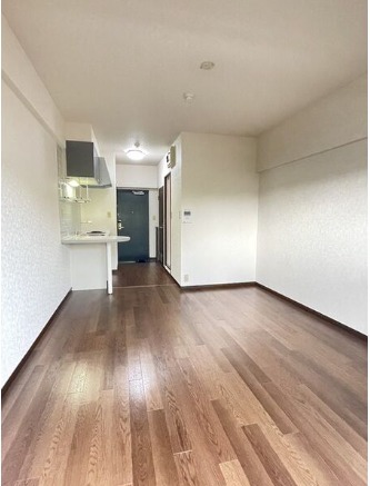 家具の配置に困らないリビングですね