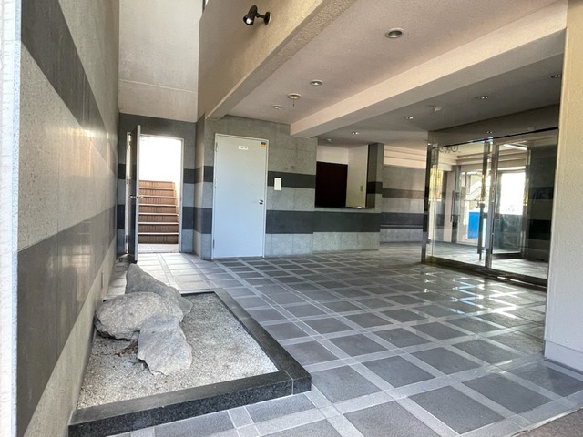 清潔感のあるエントランス