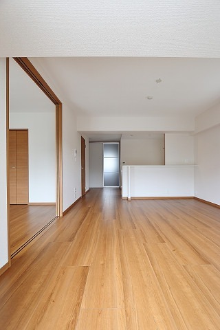 家具の配置がしやすいリビングですね