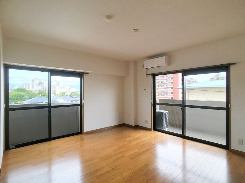 広々としたリビングでおくつろぎください