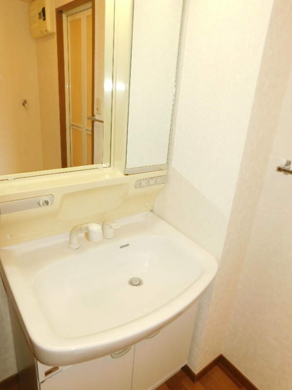 独立洗面台完備。