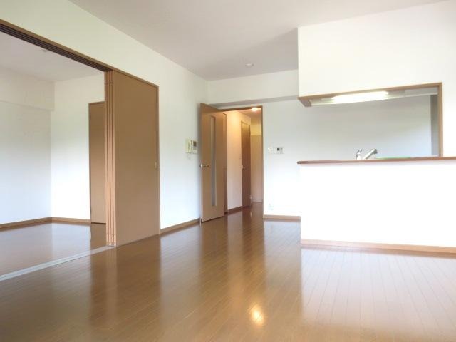 家具の配置がしやすいリビングですね