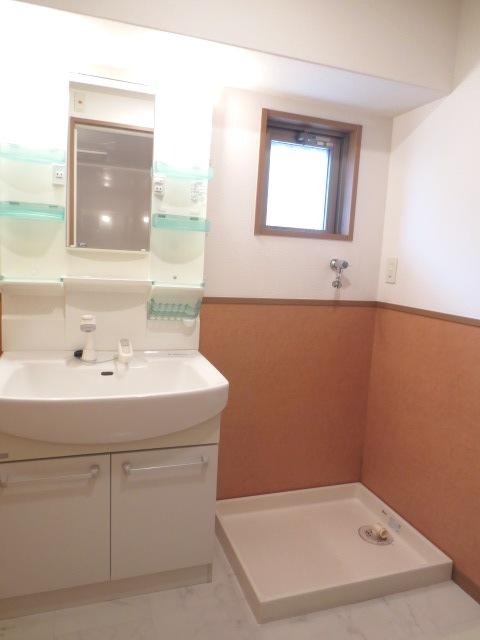 お出かけ前の身支度はこちらへ