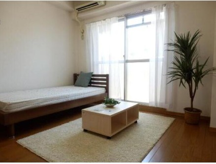 家具の配置に困らないリビングですね