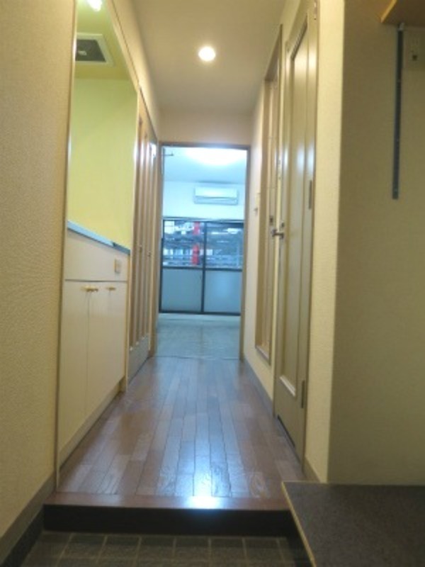 玄関も充分な広さです