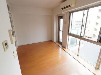 明るく広々としたお部屋です。