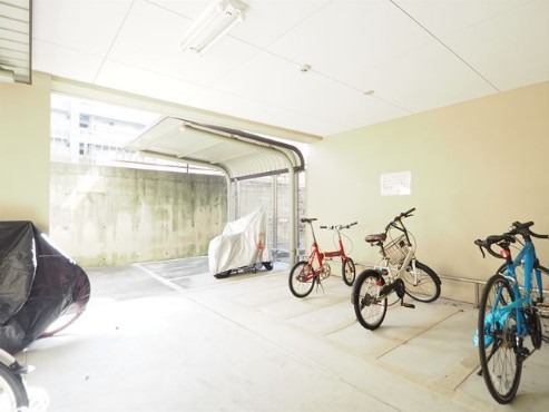 屋根付きの駐輪場です。