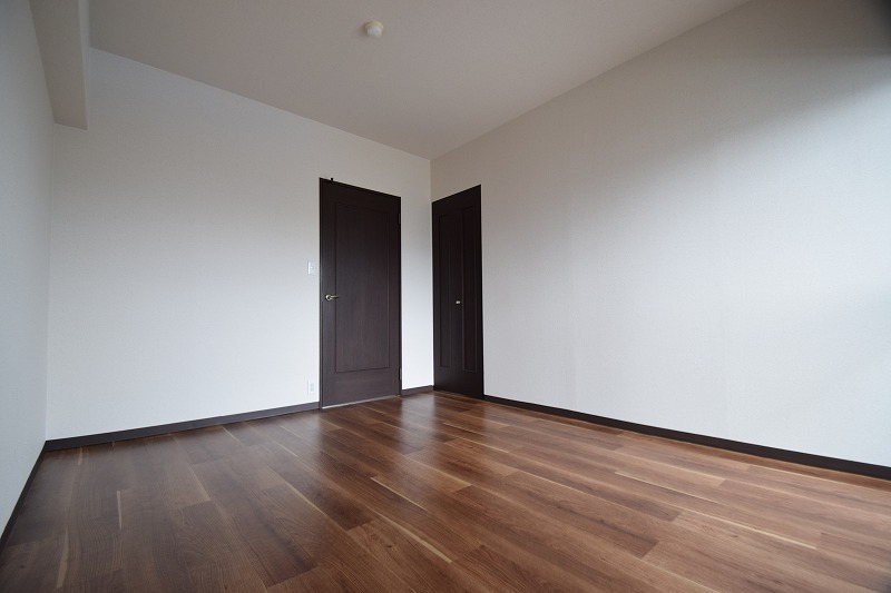 こちらは寝室にぴったりの洋室です