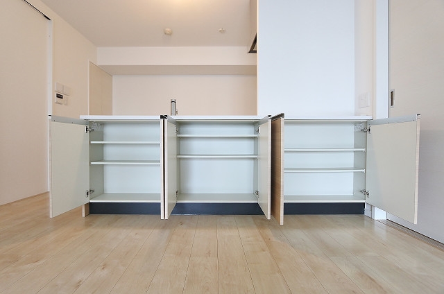 カウンターの下は収納です