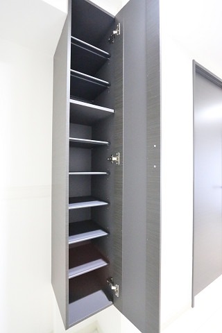 高さ調整できるシューズボックスです