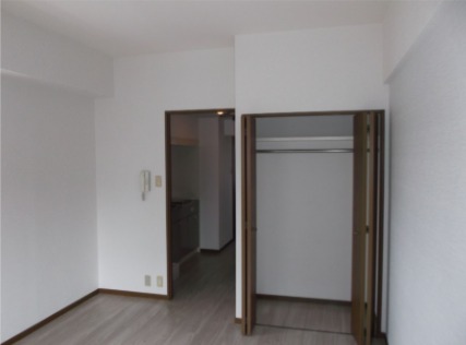 奥行きのあるクローゼットですね