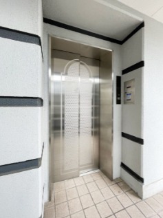 エントランスもきれいにされています