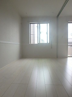 こちらは寝室にぴったりの洋室です