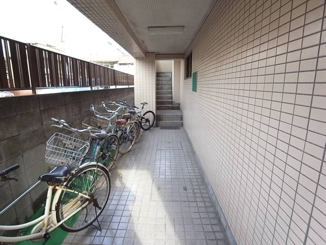 駐輪スペースもございます。