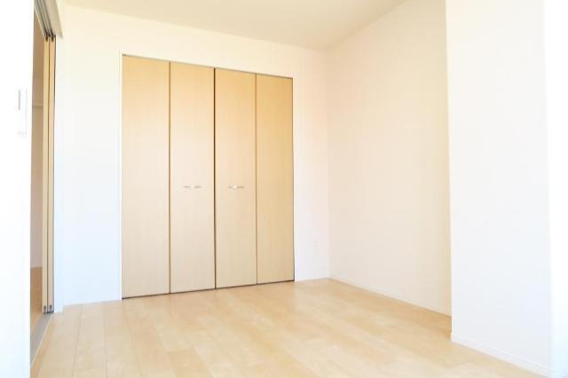 こちらは寝室にいかがでしょうか。