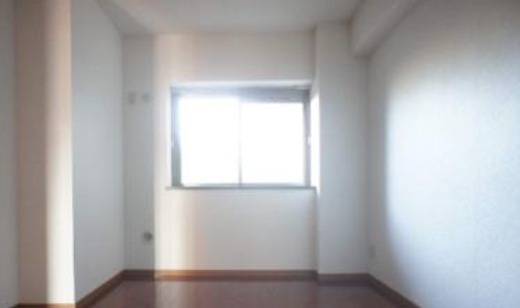 こちらは寝室にぴったりの洋室です