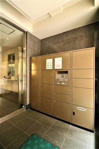 嬉しい宅配ボックス完備です。