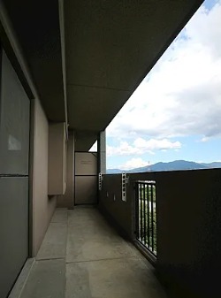 天気のいい日はこちらで洗濯物を干せます