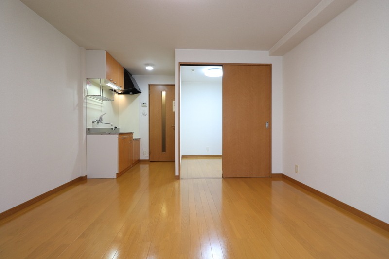 奥の洋室は寝室スペースにぴったりです。