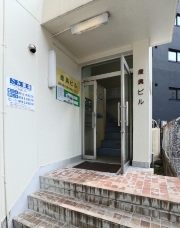 落ち着いた雰囲気のエントランスですね