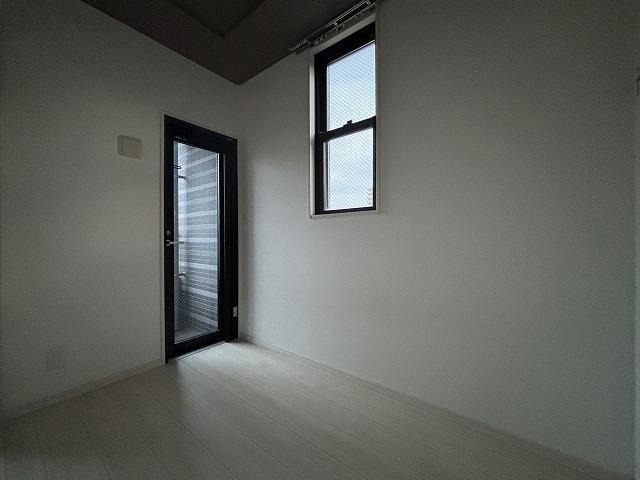 こちら寝室にいかがでしょうか。