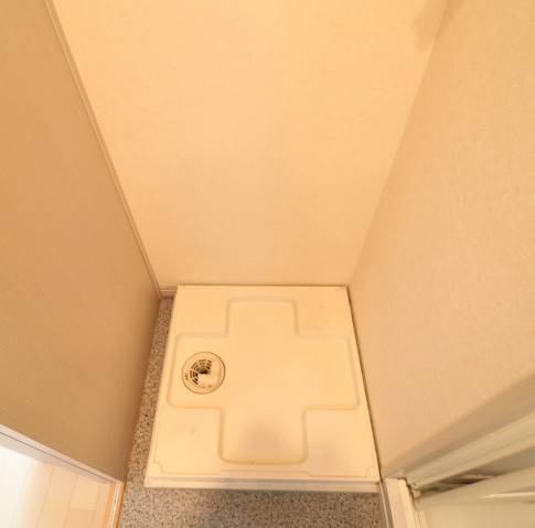 洗濯機はもちろん室内です。