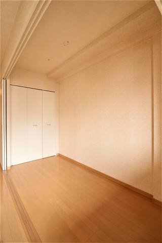 こちら寝室にいかがでしょうか。