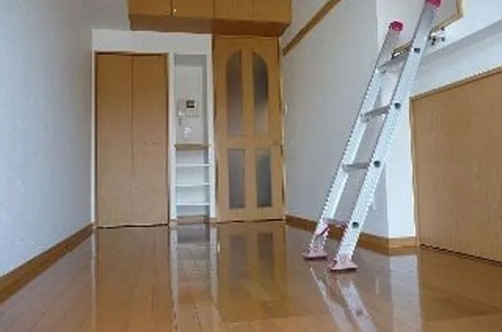 家具の配置に困らないリビングですね