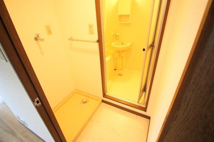 洗濯機はもちろん室内です。