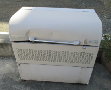 共有ゴミ捨て場でございます。