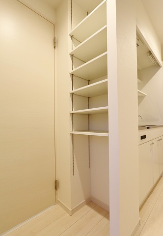 玄関収納もございます。