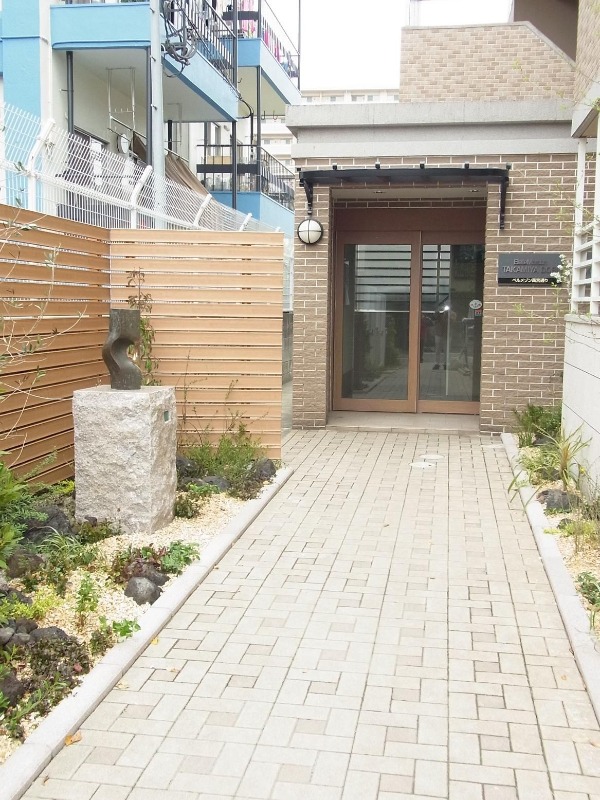 綺麗なエントランスです