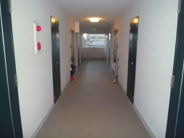 内廊下は雨に濡れなくて嬉しいですね